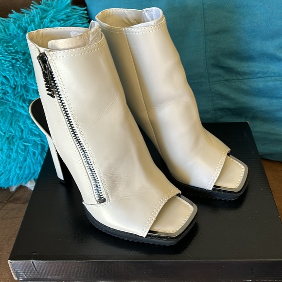 Dkny Malia Leather sandals Sz 9-Bone/Nude - Picture 5 of 6